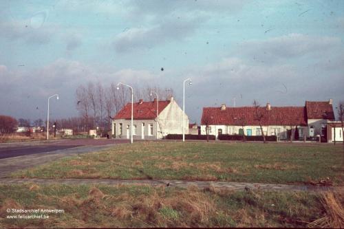 Merksem - Werkmanshuisjes aan de winkelstapstraat