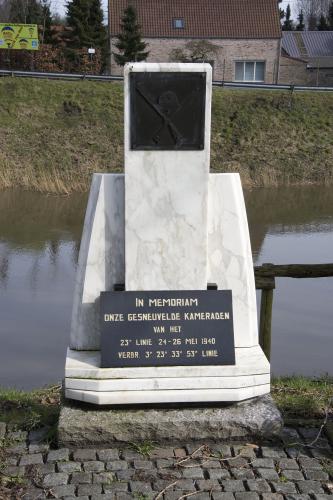 Oostwinkel - Langestraat bij de Oostwinkelbrug, monument voor de gesneuvelde Belgische soldaten (11 maart 2018)